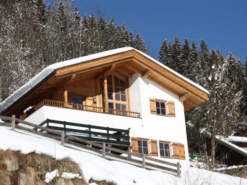 Quiet chalet with pool in Wald im Pinzgau in 5742 Wald im Pinzgau