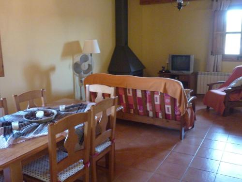 Heritage Cottage in Maians with Swimming Pool in Castellfullit del Boix