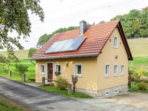 Charming Holiday Home in Hohnstein ot Lohsdorf