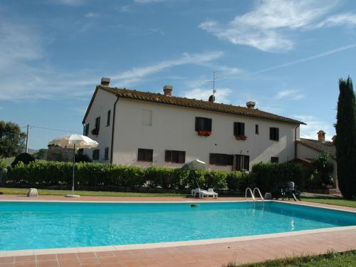 Spacious Farmhouse in Pienza with Swimming Pool