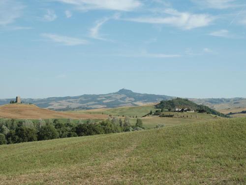 Spacious Farmhouse in Pienza with Swimming Pool