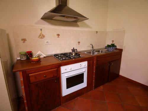 Farmhouse with Jacuzzi in Umbria - image 9