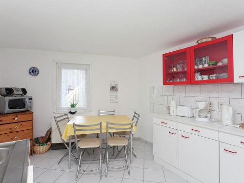 Lovely first floor apartment on the edge of the Bode Gorge with garden use - image 5
