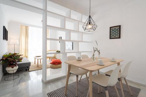 

MalagaSuite Showroom Apartments Marmoles