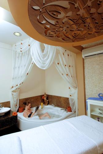 Grand Okan Hotel - image 3