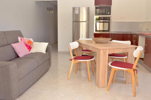 Kitchen, Thijo Guadeloupe in Baie-Mahault