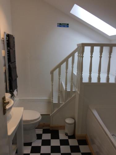 Eastgate Apartment - image 12