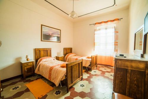 2 twin beds