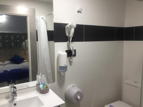 Double or Twin Room image 1