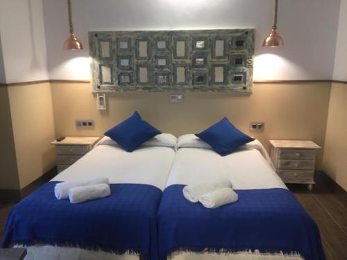 Double or Twin Room image 2