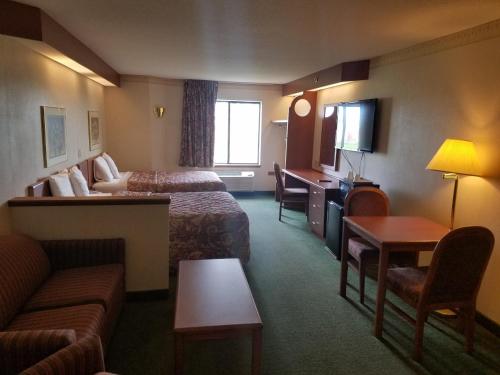 Syracuse Inn and Suites