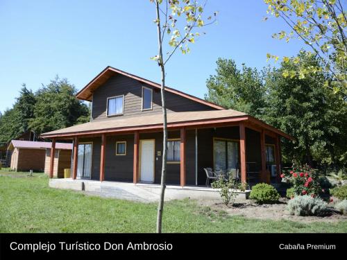 Four-Bedroom Cottage with Garden View