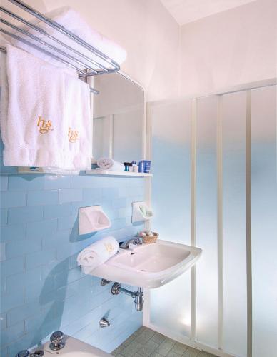 Hotel St. Moritz - image 5