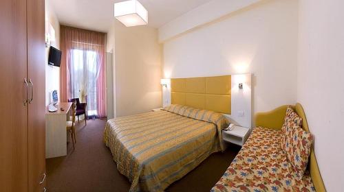 Hotel St. Moritz - image 11