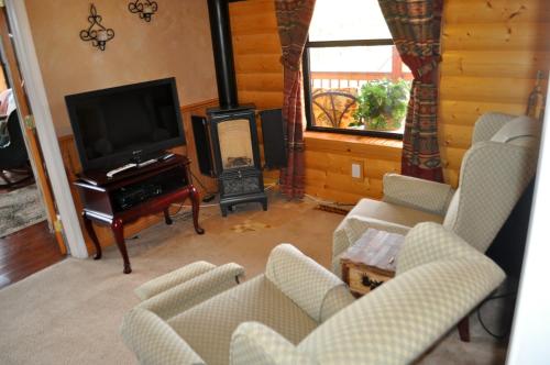 Elkwood Manor Bed & Breakfast - image 3