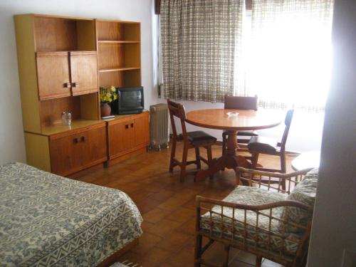 Studio (2 Adults) image 7