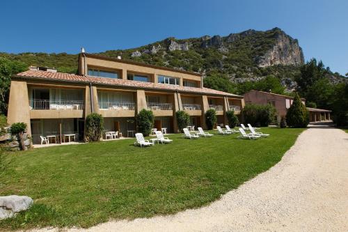 Vacancéole - Le Domaine de Chames - Pont d'Arc - Hôtel - Vallon-Pont-d'Arc