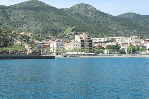 Strand, Hostal Juventus in Portbou