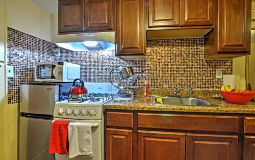 Two Bedroom Apartment - North East Bronx - image 2