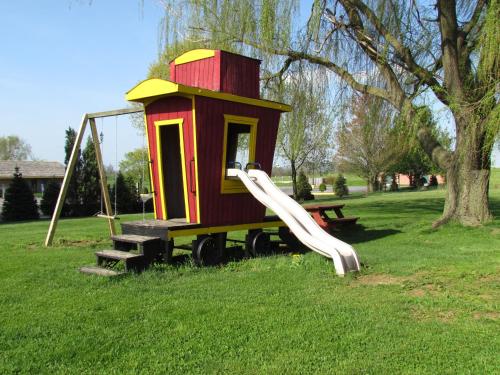 Red Caboose Motel & Restaurant