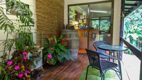 ทางเข้า, Crater Lakes Rainforest Cottages in เลค เอชแชม