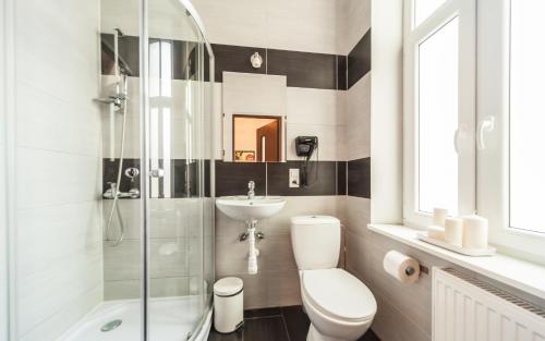 Central Sopot Room Type - Economy Double Room - railway track view