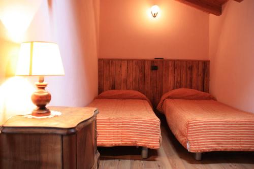 1 queen bed, 2 twin beds