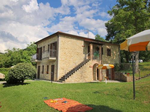 Serene Mansion in Apecchio with Swimming Pool