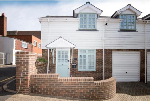 Wendy House - image 12