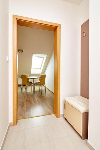 Apartment image 10