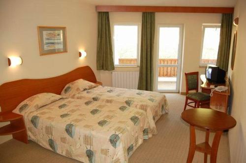 Hotel Seasons - image 10