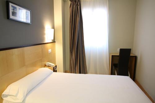 Hotel Alda Entrearcos - image 2