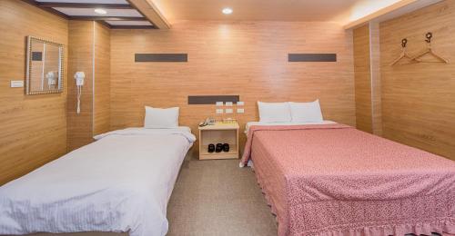 Empire Hotel Empire Hotel is conveniently located in the popular Beitou District area. The property has everything you need for a comfortable stay. Service-minded staff will welcome and guide you at Empire Hotel. 