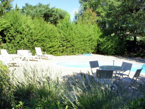 Charming Holiday Home in R gusse Provence with Terrace gîte à louer Montmeyan