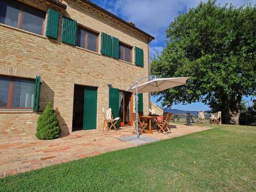Luxorious Cottage with Swimming Pool in Montelabbate - image 4