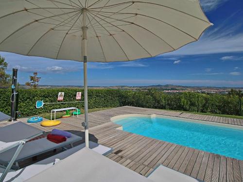 Swimming pool, Luxurious Cottage with Swimming Pool in Montelabbate in Montelabbate