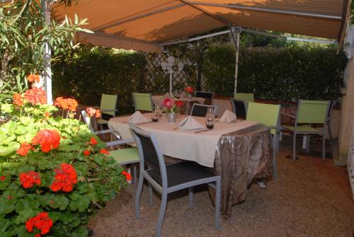 Chez Terrassier - Logis Hotels - Hotel et Restaurant in Negrepelisse