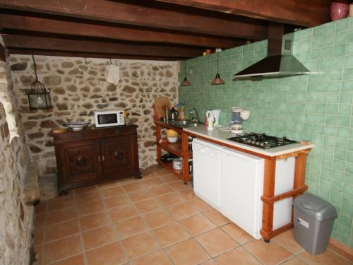 Barn Holiday Home in Lavoine with Garden gîte à louer Thiers