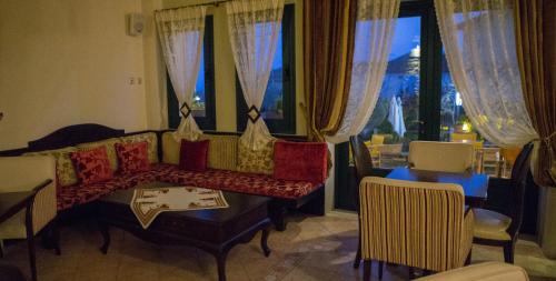 Evzin Hotel - image 8