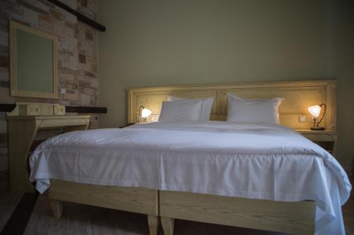 Evzin Hotel - image 11