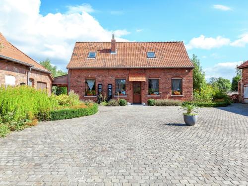 Cozy Holiday Home in Ploegsteert with a Garden