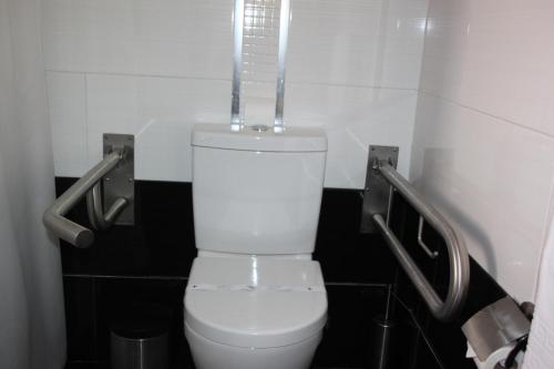 Standard Double or Twin Room image 6