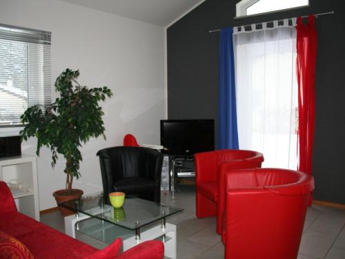 Nice holiday home with dishwasher, in a green area 4.6km von Birresborn entfernt