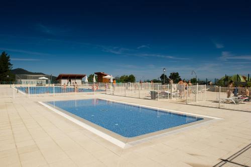 Peldbaseins, Camping & Bungalows Leagi in Mendexa