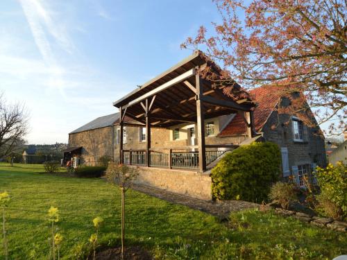 Modern Holiday Home in Vault de Lugny with Meadow View