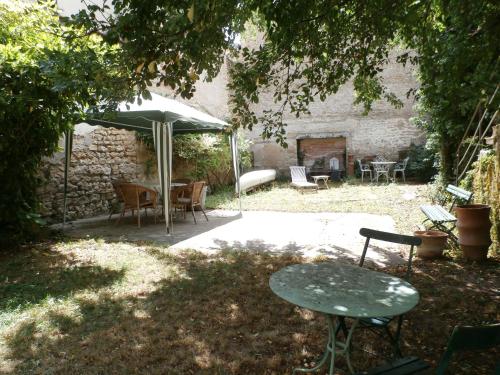 . cottage in a town house in the centre of Gray