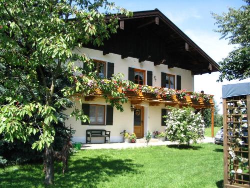 Gemütliches Ferienwohnung in Feldwies mit Sauna in Übersee, Deutschland