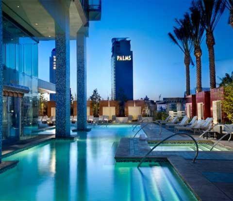 Palms Place Studio with Balcony & Strip View - image 5