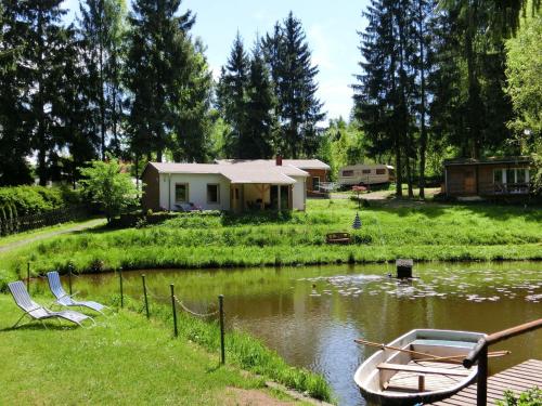 Cozy Holiday Home in Thuringia with Sauna - Finsterbergen