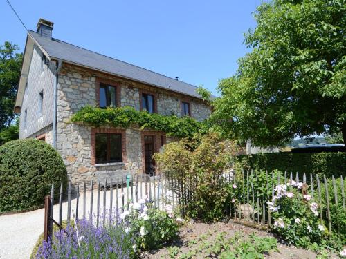  Modern Holiday Home in Malmedy with a Garden, Unterkunft in Hédomont